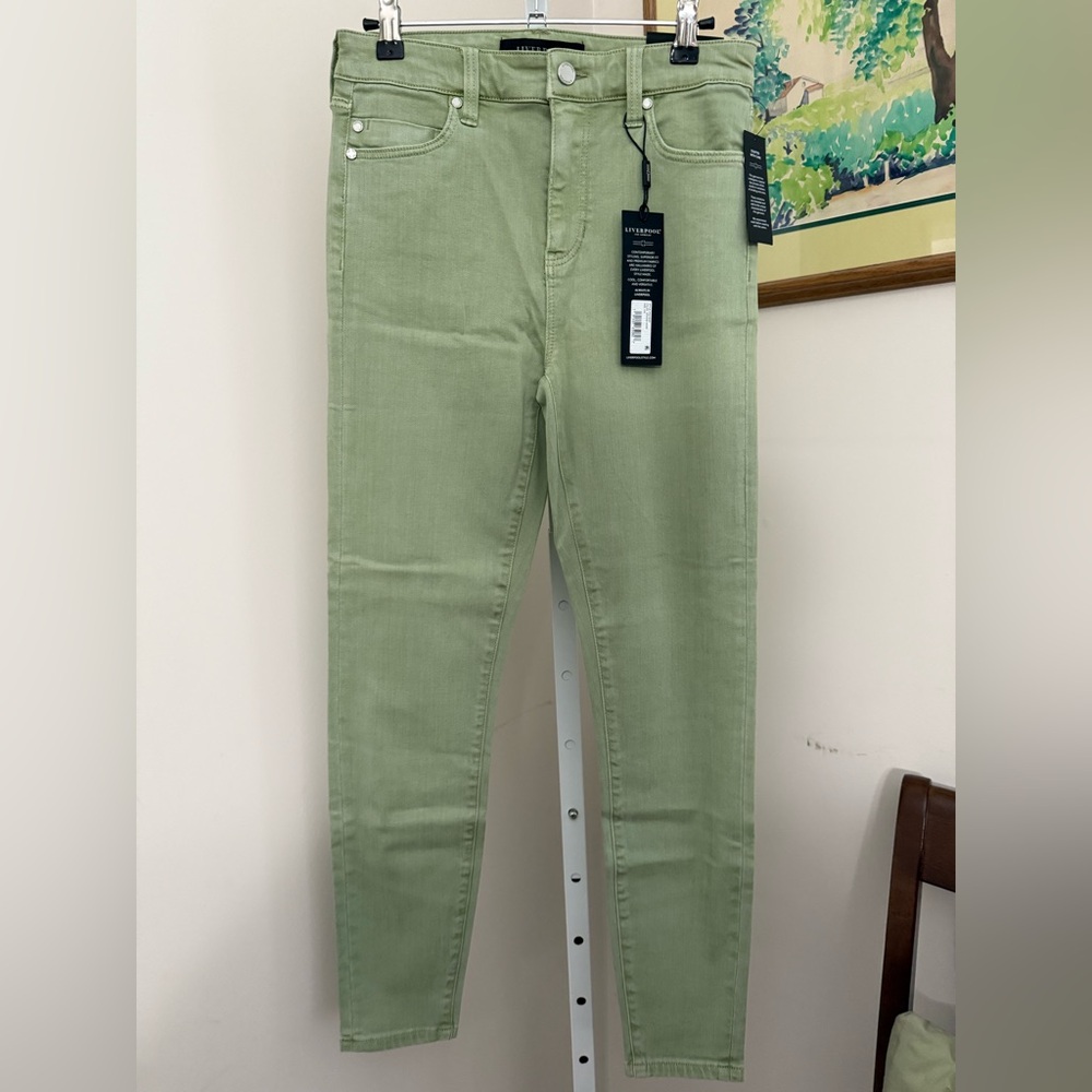 Liverpool Skinny Jeans Spanish Moss. NWT. Size 2/26 .